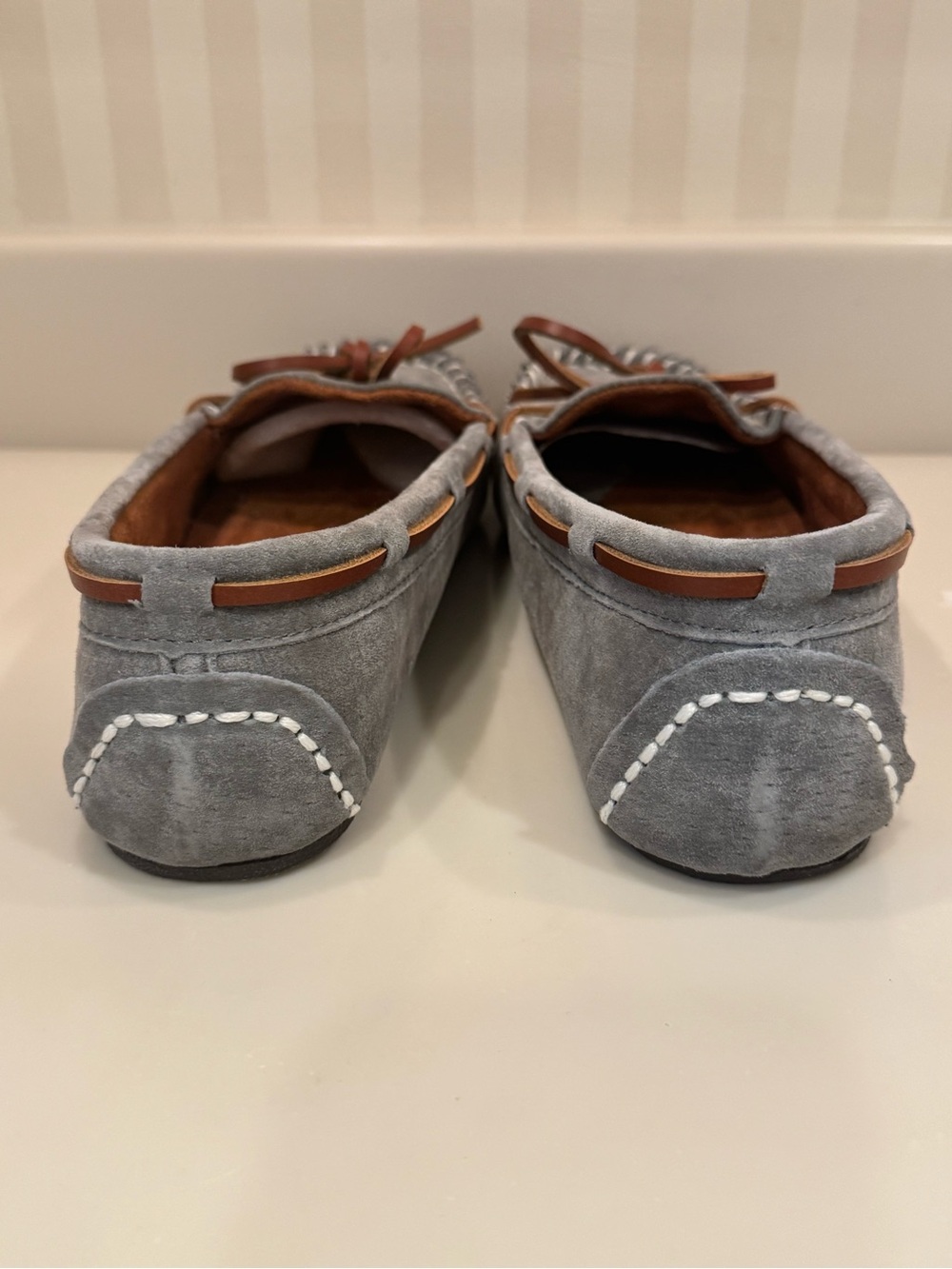 Lamo Sabrina Moc Soft Grey Suede Classic Moccasin Slipper Shoe New In Box - Picture 7 of 16